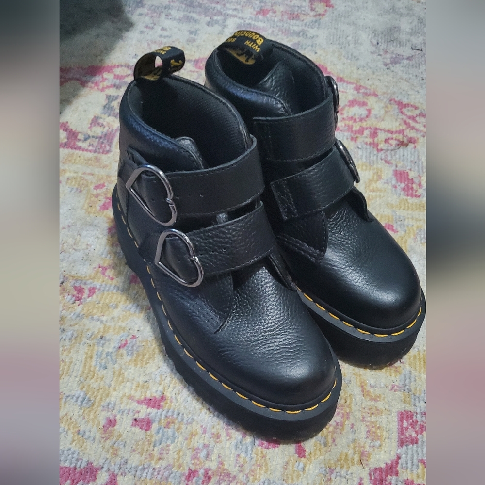 Doc martens devon heart